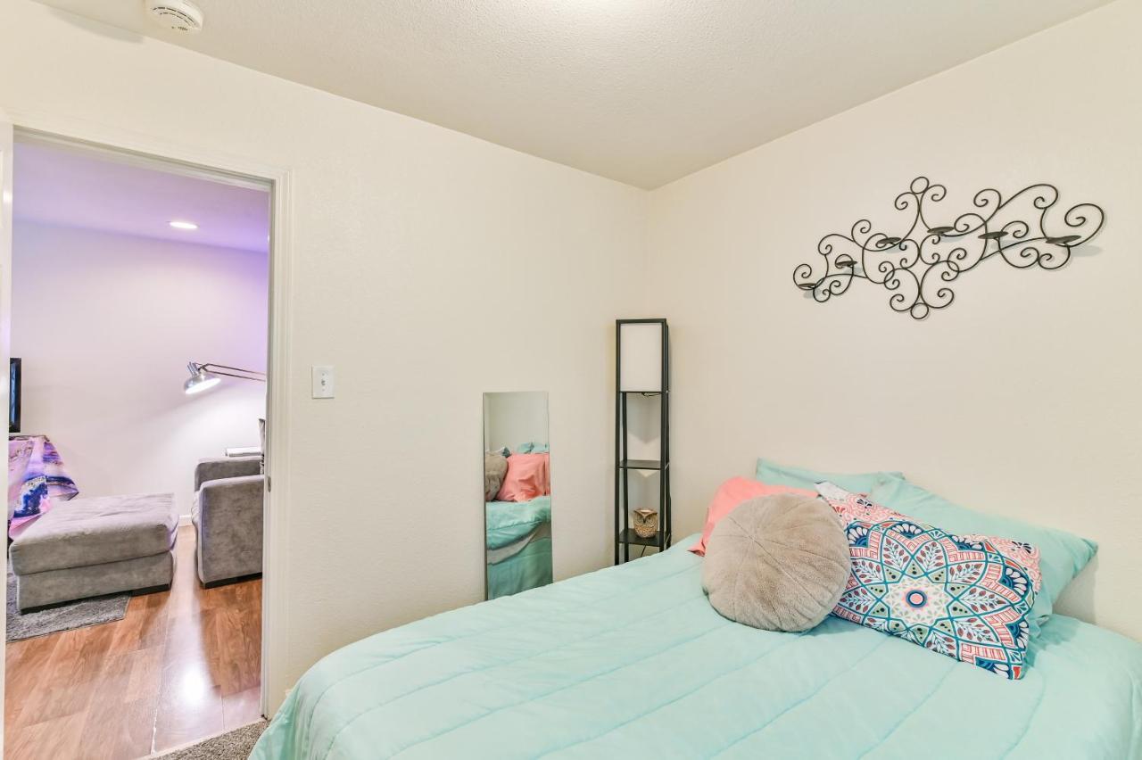 Cozy 2 Bdrm Apt - Easy Access Free Parking - Ac Unit Lägenhet Tacoma Exteriör bild