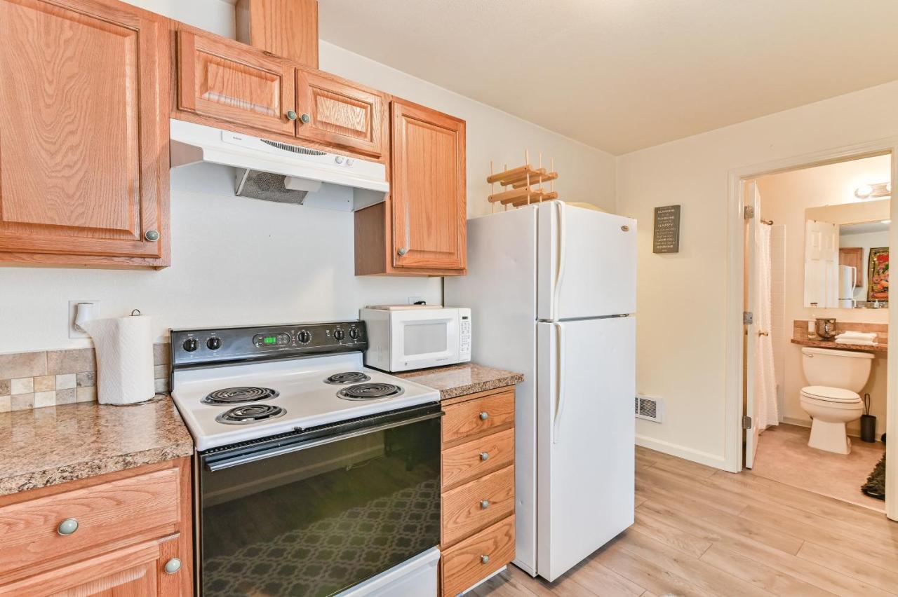 Cozy 2 Bdrm Apt - Easy Access Free Parking - Ac Unit Lägenhet Tacoma Exteriör bild