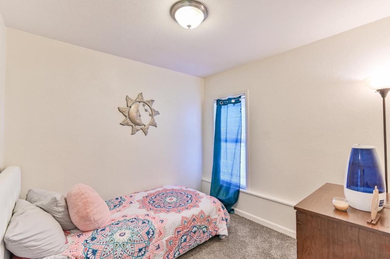 Cozy 2 Bdrm Apt - Easy Access Free Parking - Ac Unit Lägenhet Tacoma Exteriör bild