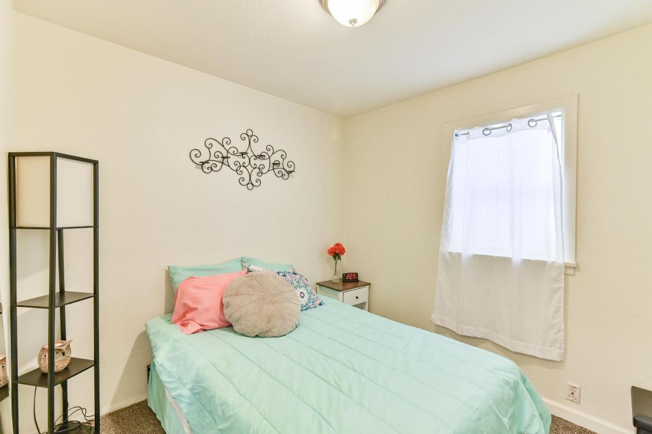Cozy 2 Bdrm Apt - Easy Access Free Parking - Ac Unit Lägenhet Tacoma Exteriör bild