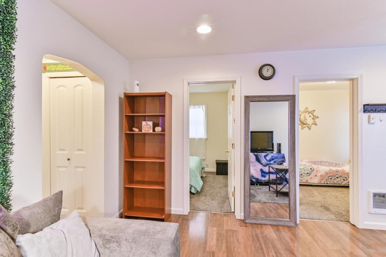 Cozy 2 Bdrm Apt - Easy Access Free Parking - Ac Unit Lägenhet Tacoma Exteriör bild